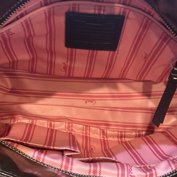 Coach Dark chocolate patent leather shoulder bag. Z25842 - Picture 10 of 13